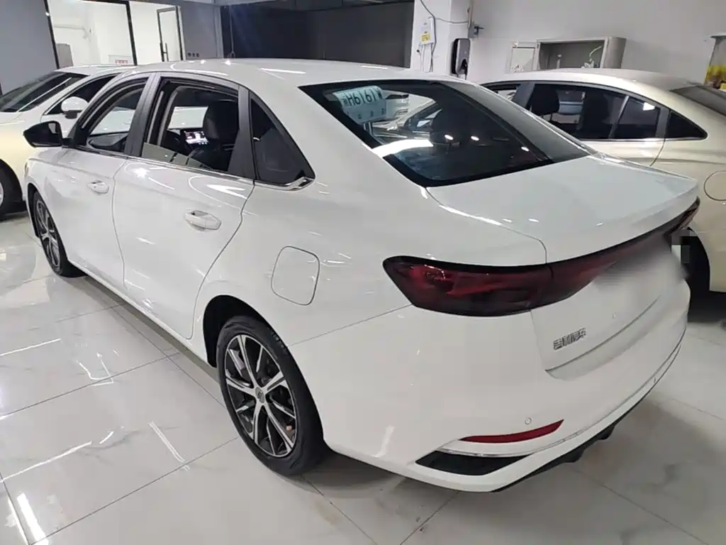 Geely Emgrand — миниатюра 5