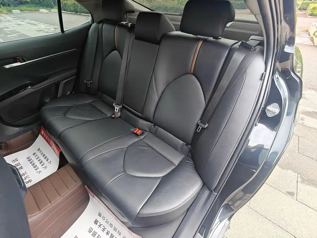 Toyota Camry — миниатюра 18
