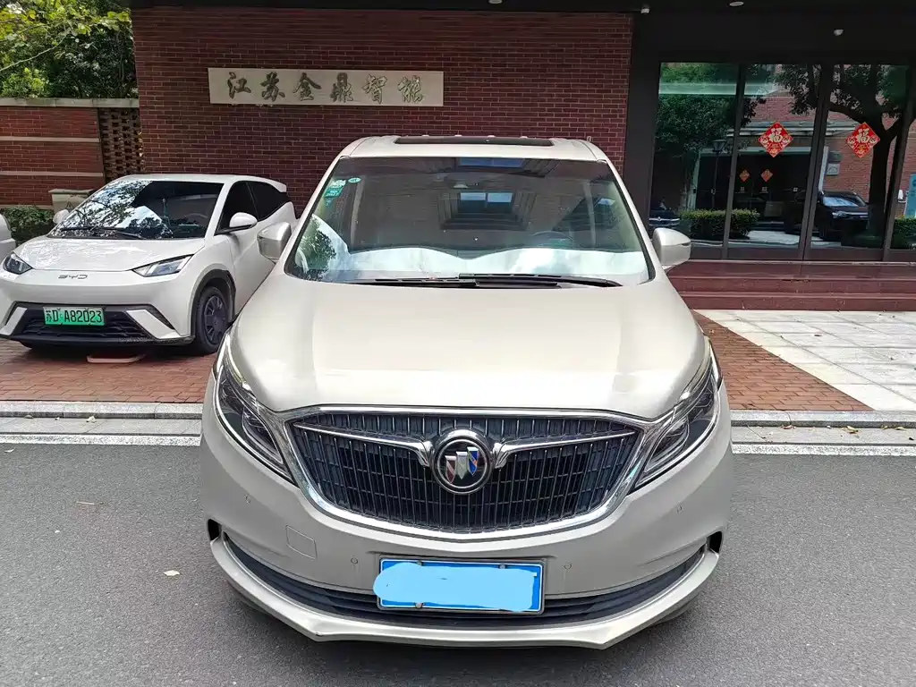 Buick GL8 — миниатюра 2