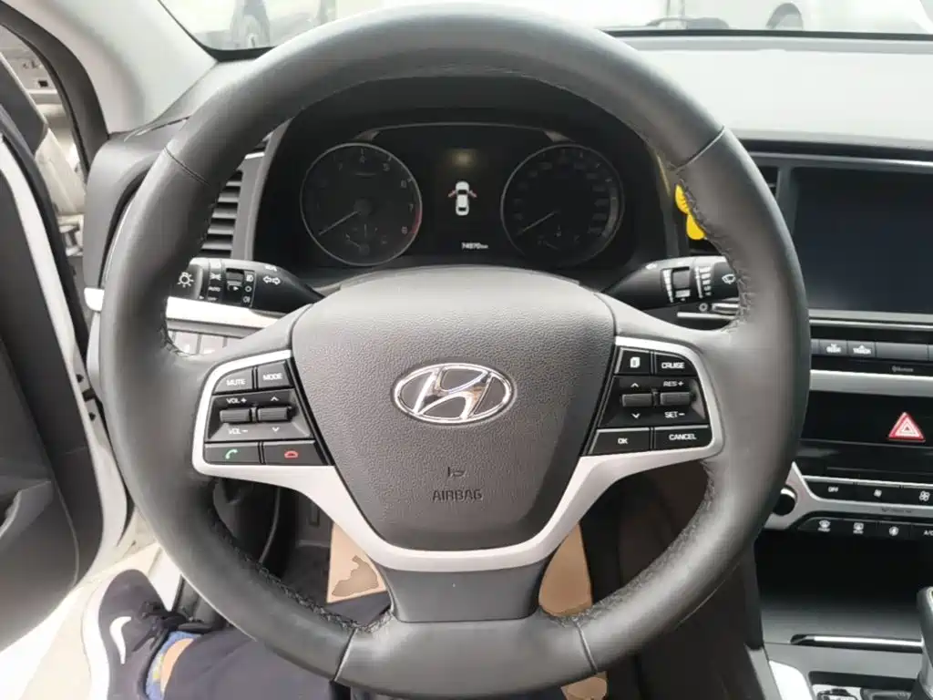 Hyundai Elantra — миниатюра 11