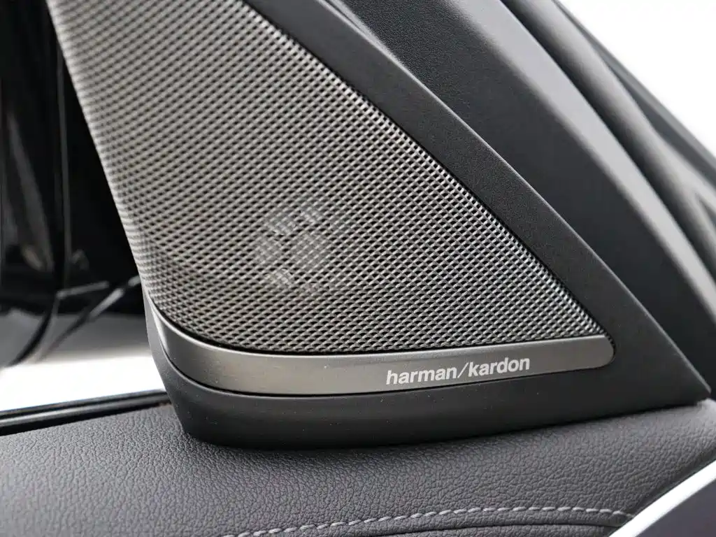 BMW 5 Series New Energy — миниатюра 5
