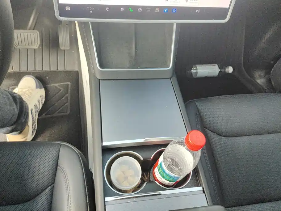 Tesla Model Y — миниатюра 16