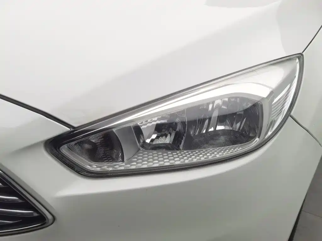 Ford Focus — миниатюра 7
