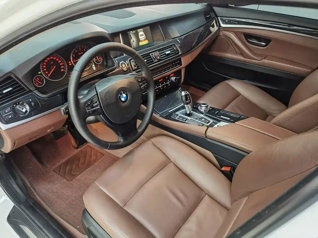 BMW 5 Series — миниатюра 16