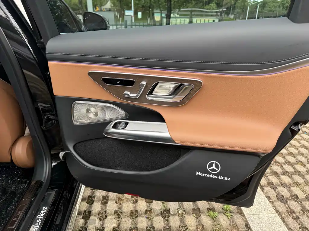 Mercedes-Benz E-Class — миниатюра 10