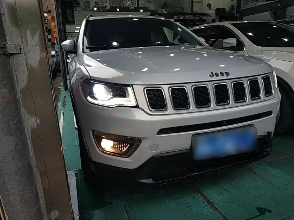 Jeep Compass — миниатюра 4