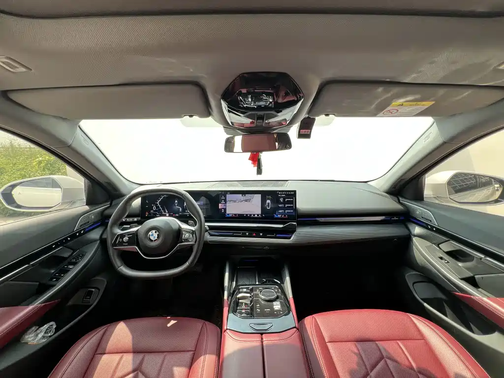 BMW 5 Series — миниатюра 14