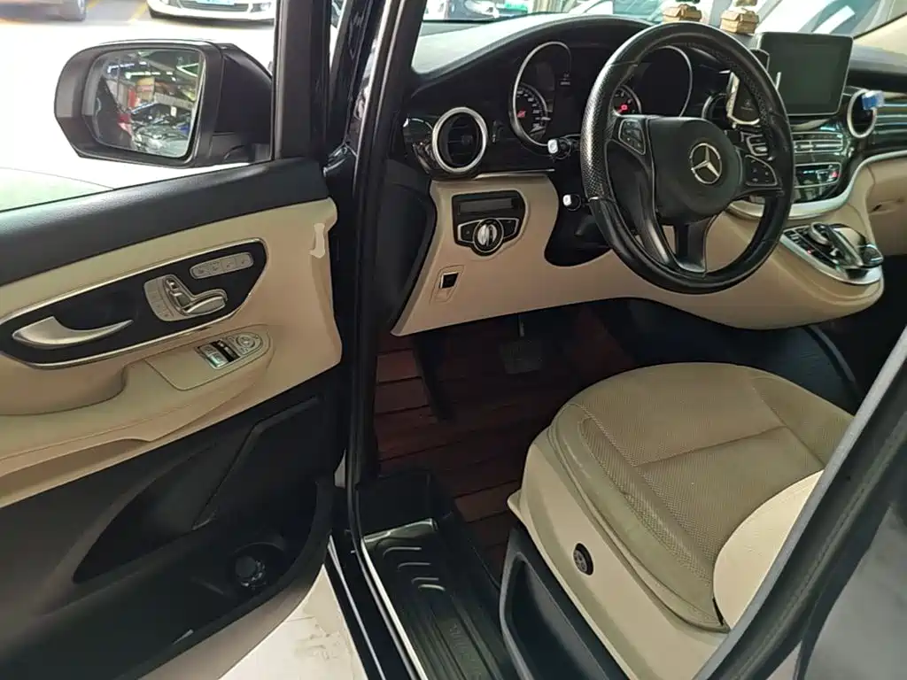 Mercedes-Benz V-Class — миниатюра 16