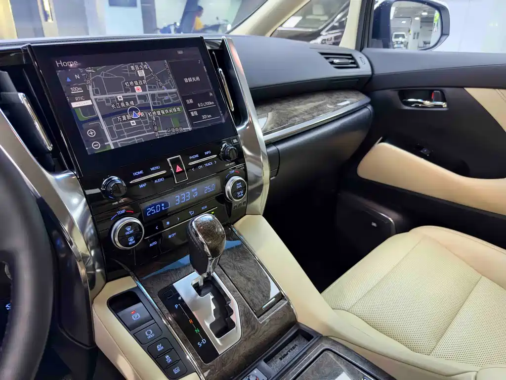Toyota Vellfire — миниатюра 14