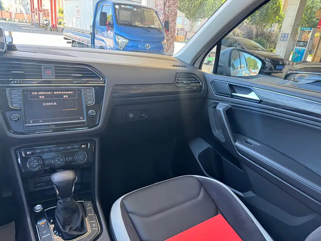 Volkswagen Tiguan L — миниатюра 14