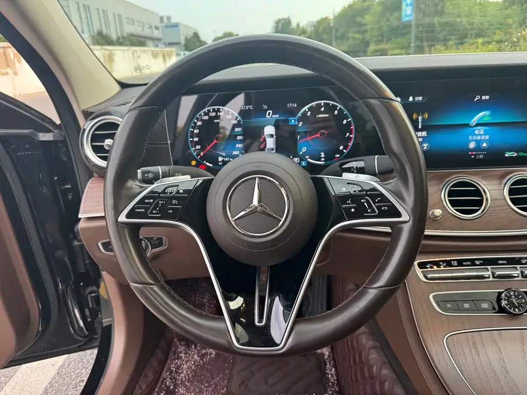 Mercedes-Benz E-Class — миниатюра 9