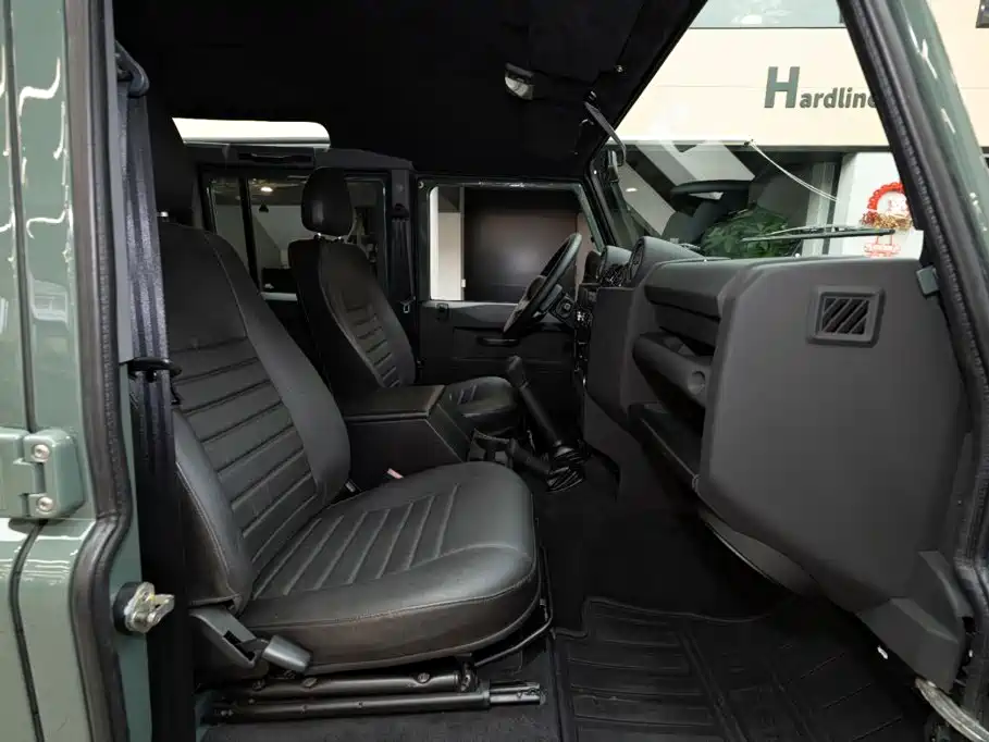 Land Rover Defender — миниатюра 8