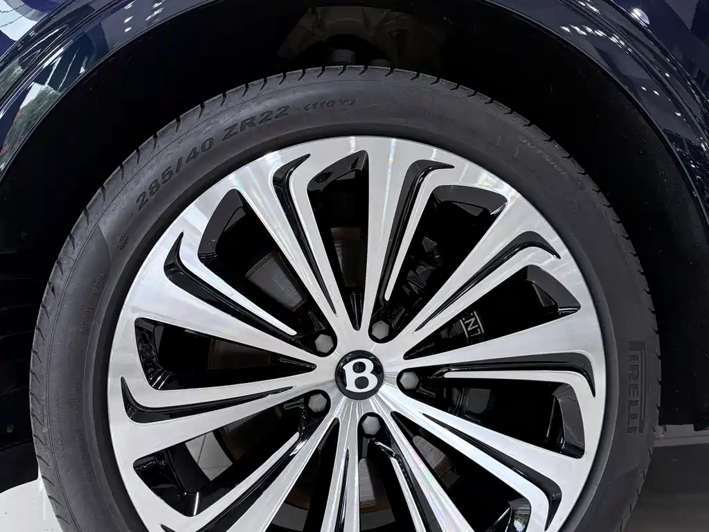 Bentley Bentayga — миниатюра 14