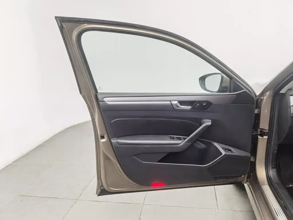 Volkswagen Passat — миниатюра 8