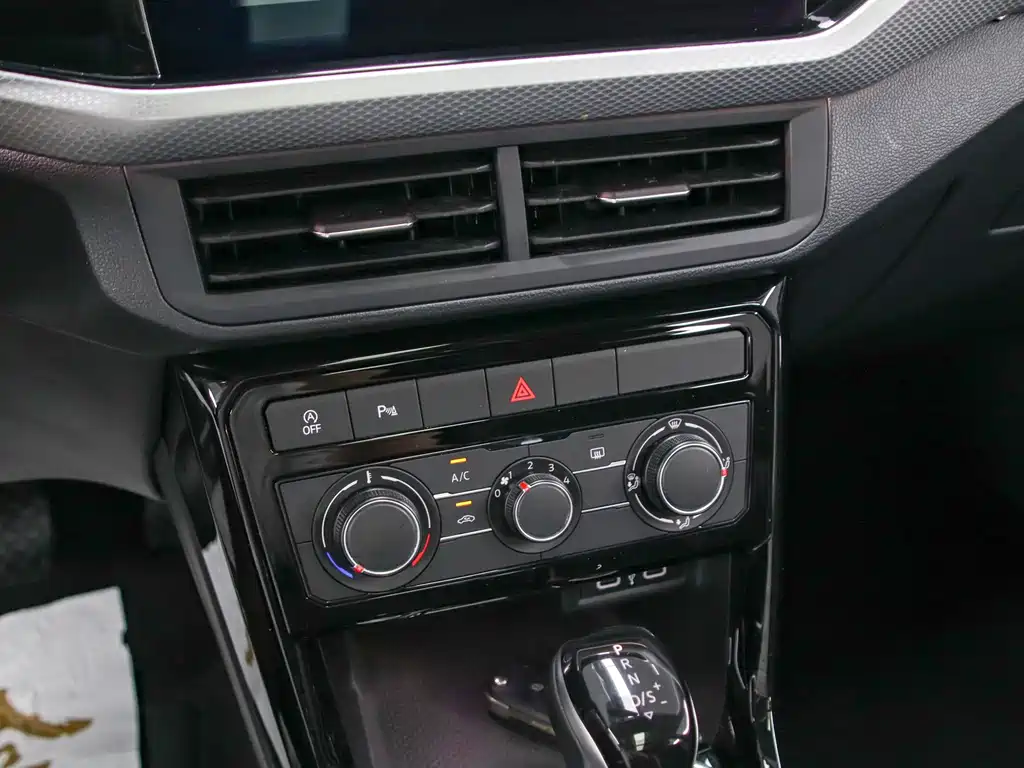 Volkswagen Tacqua 2021 1.5L AT Smart Connect