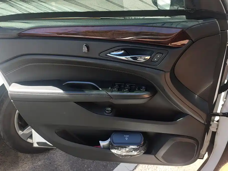 Cadillac SRX — миниатюра 7