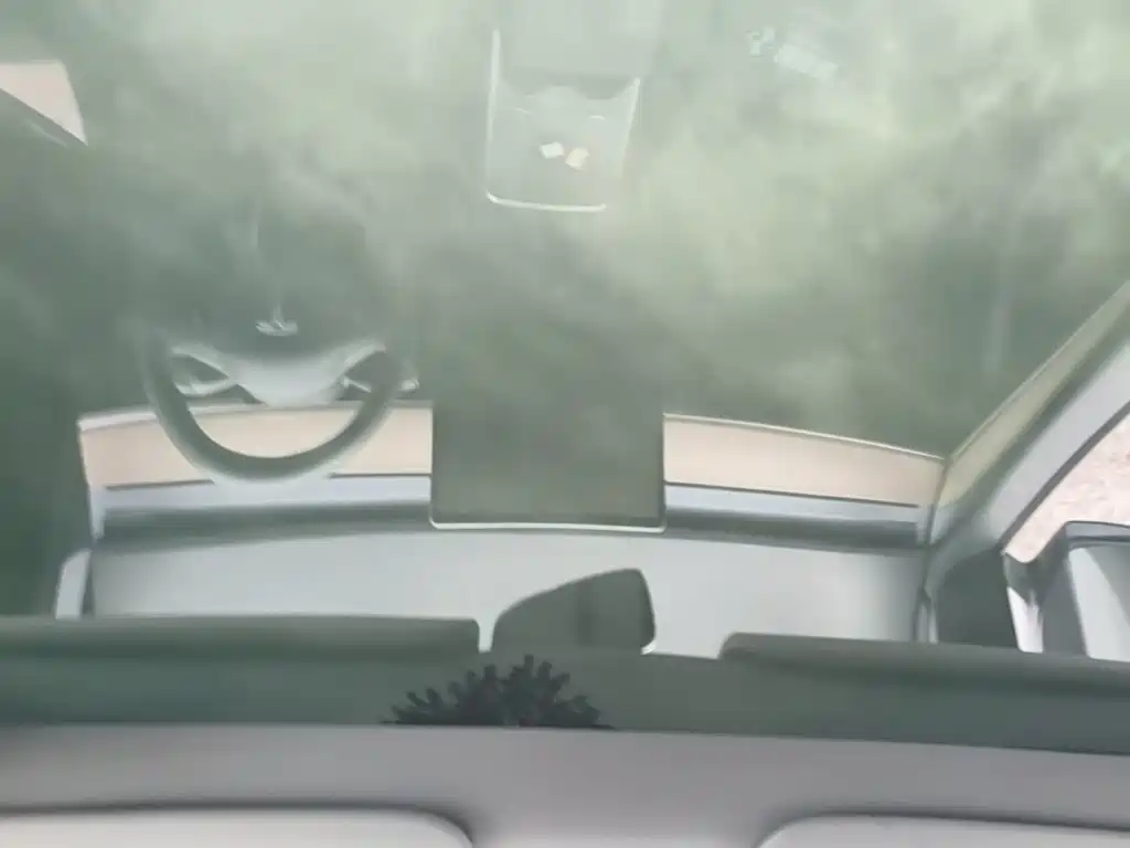 Tesla Model Y — миниатюра 18