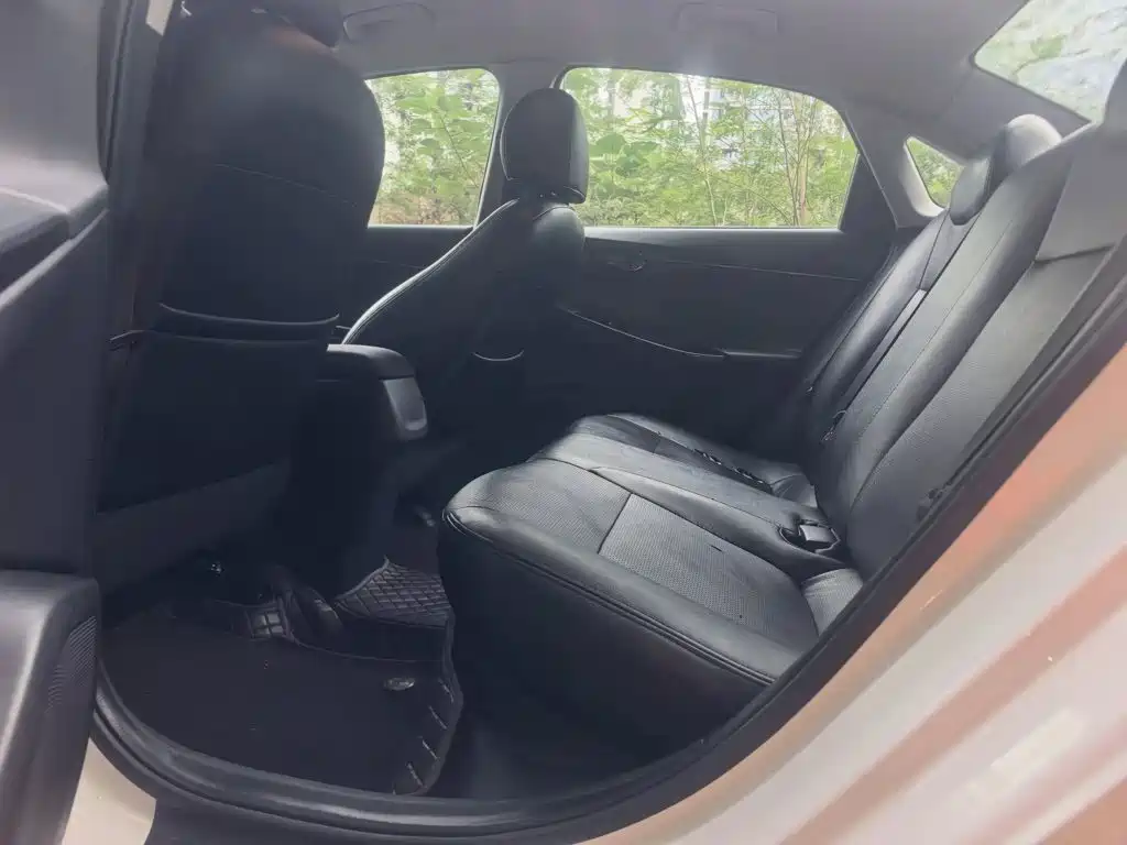 Hyundai Elantra — миниатюра 5