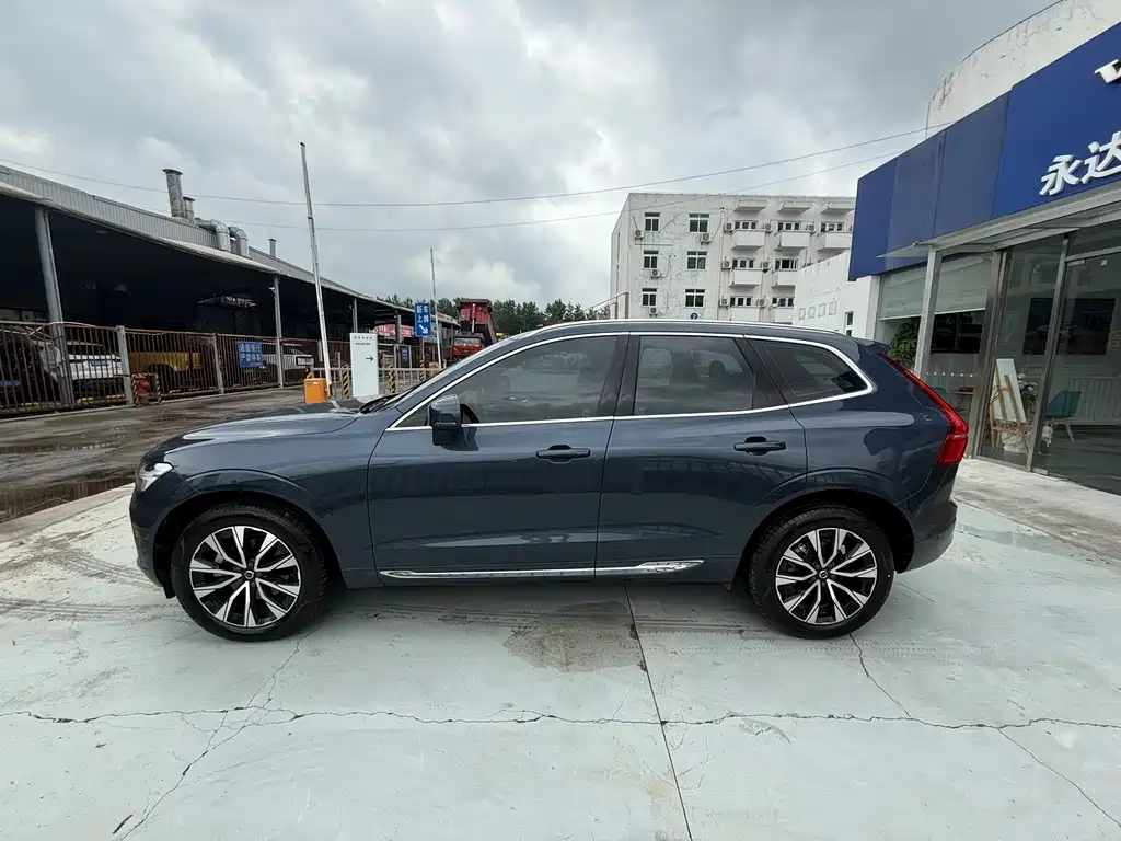 Volvo XC60 2023 B5 Luxury