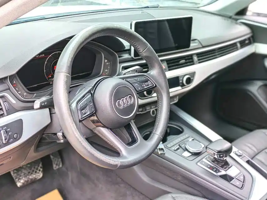 Audi A4L 2019 40 TFSI Fashion V