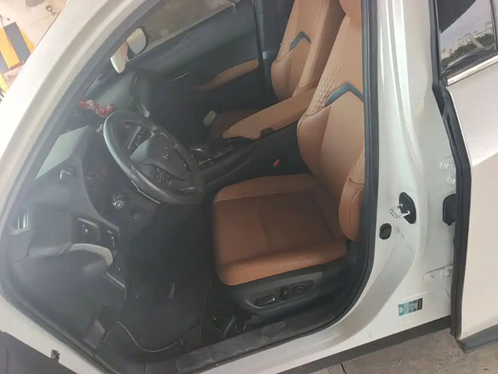 Lexus UX New Energy — миниатюра 15