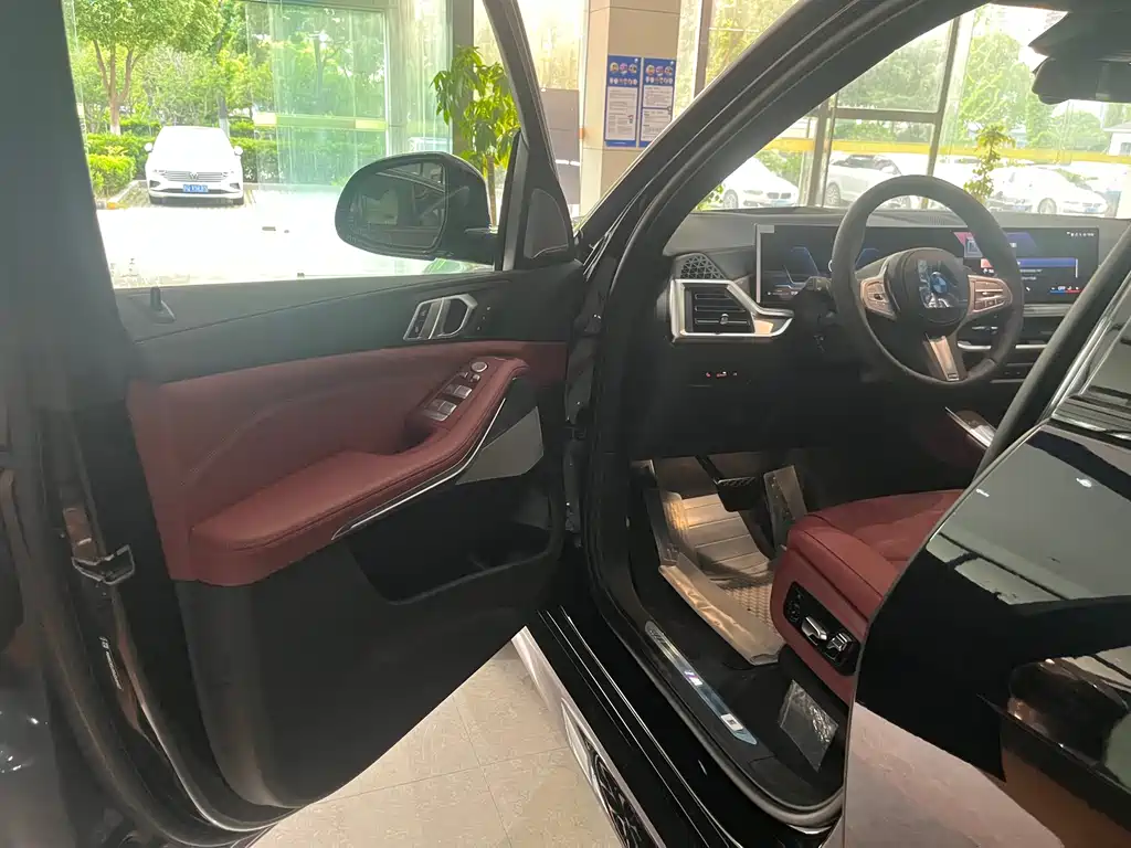 BMW X5 2026 xDrive 40Li M Sport