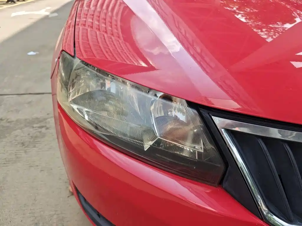 Skoda Rapid Spaceback — миниатюра 7