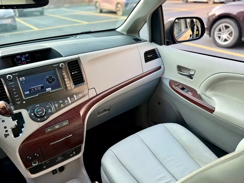 Toyota Sienna — миниатюра 26