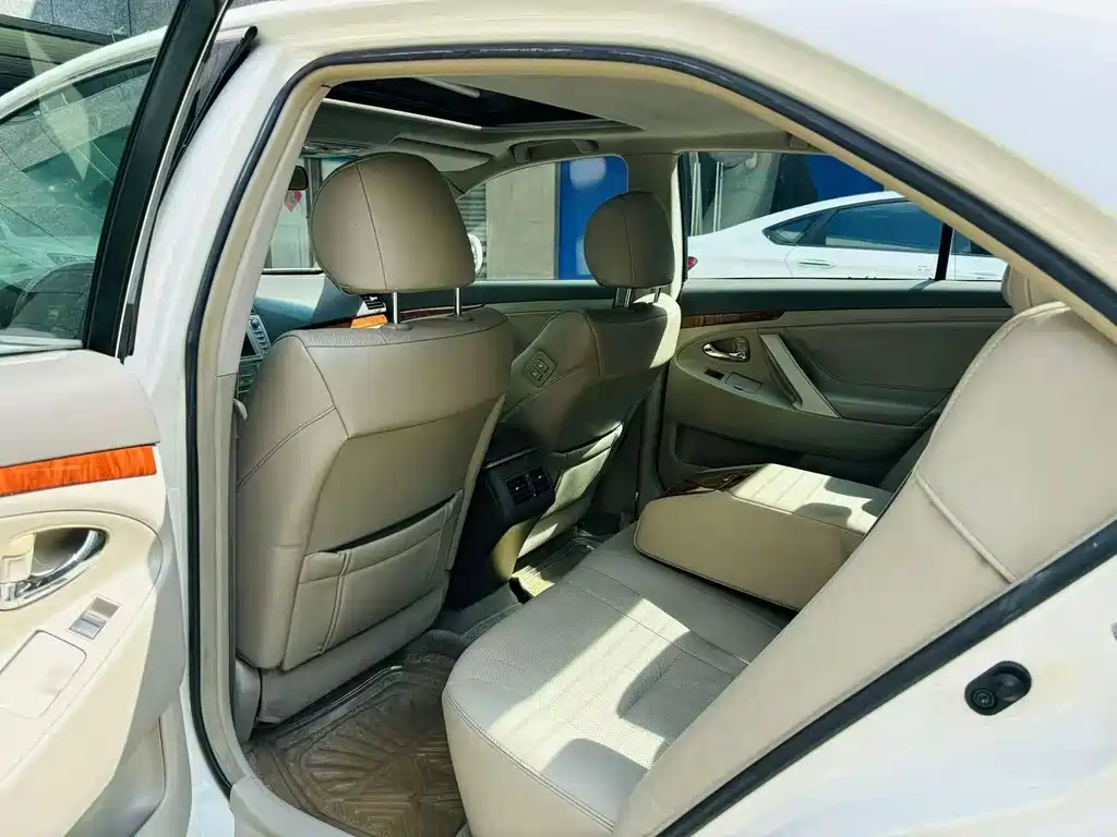 Toyota Camry — миниатюра 7