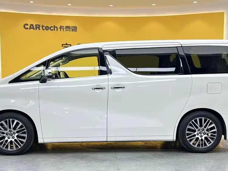 Toyota Alphard — миниатюра 7