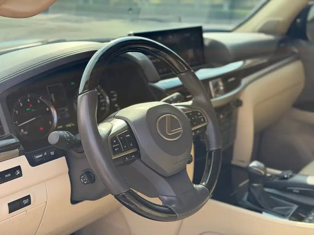 Lexus LX — миниатюра 12