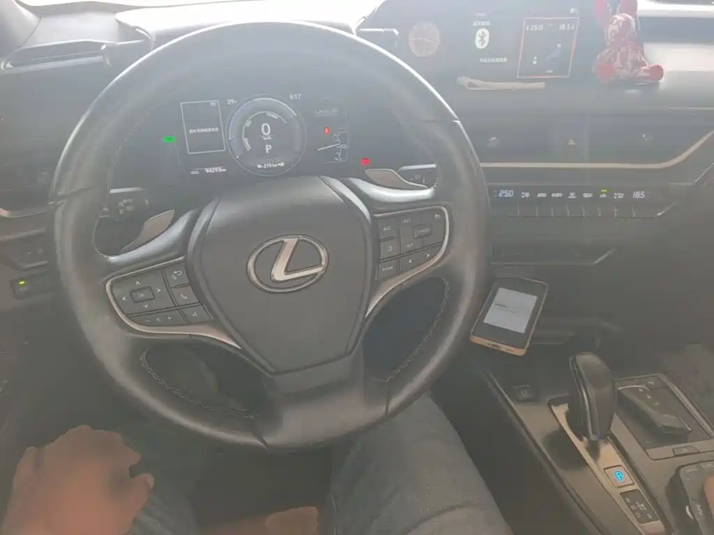 Lexus UX New Energy — миниатюра 10