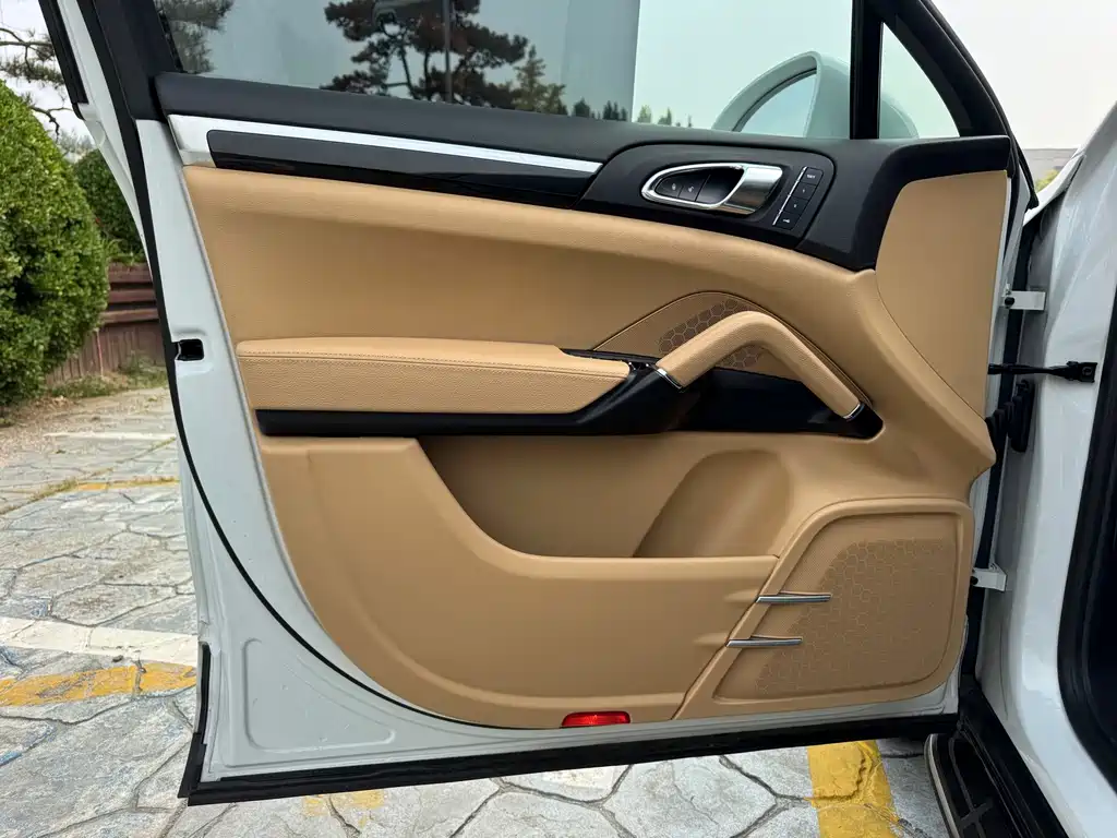 Porsche Cayenne — миниатюра 16