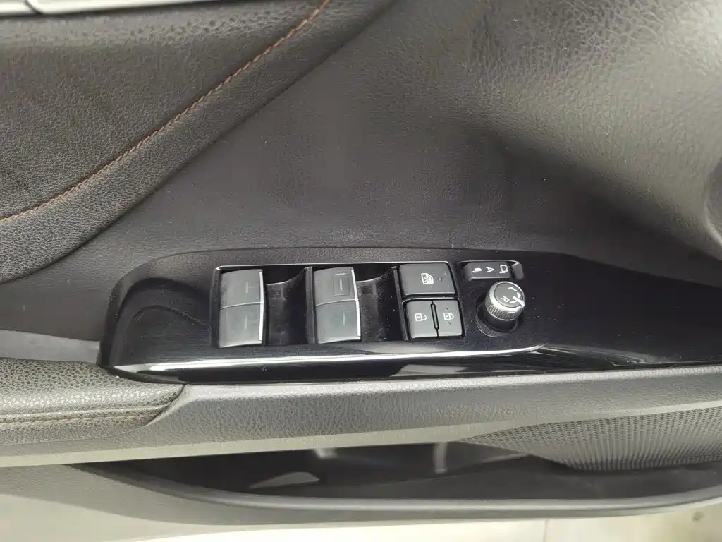 Toyota Camry — миниатюра 9