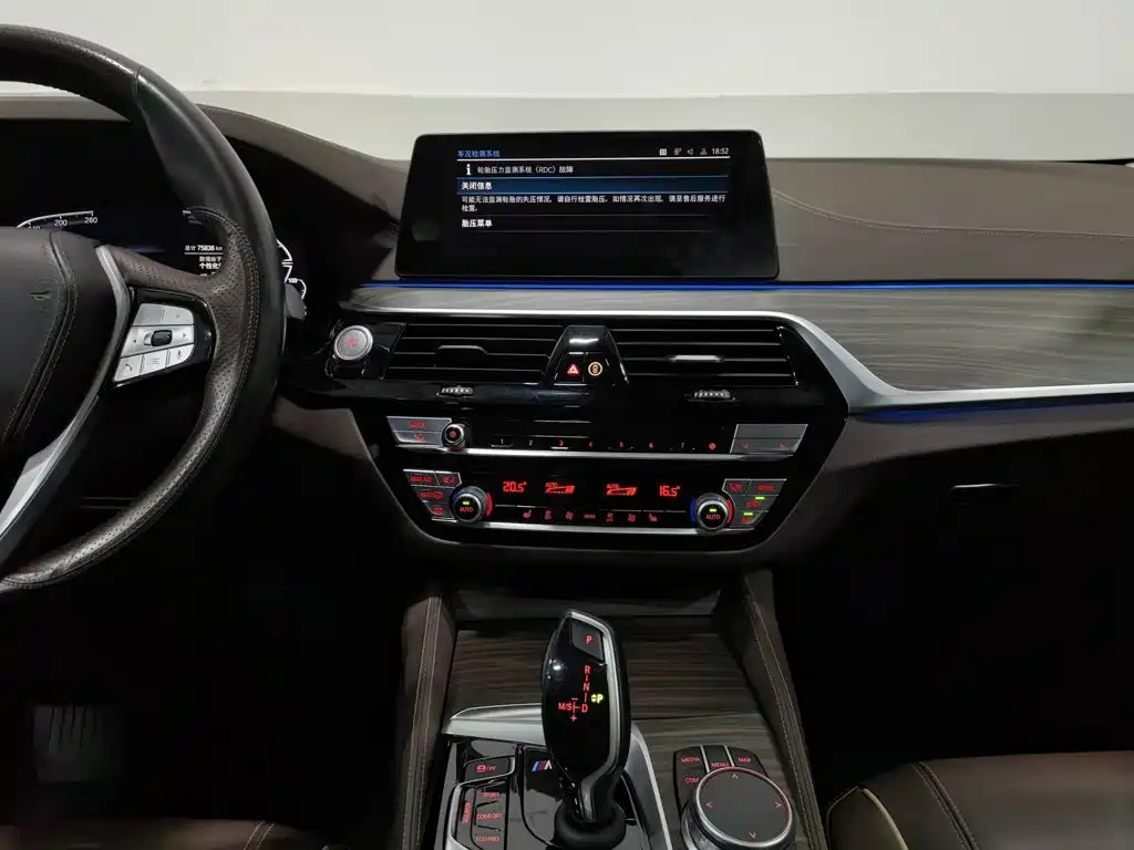 BMW 5 Series New Energy — миниатюра 12