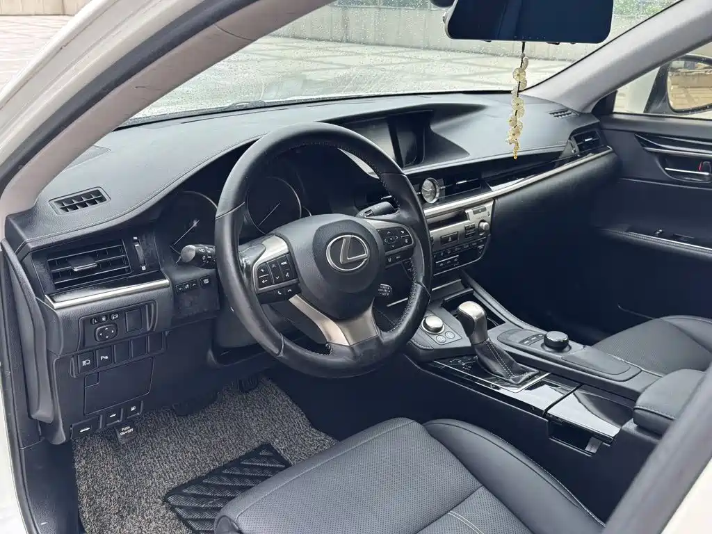 Lexus ES — миниатюра 15