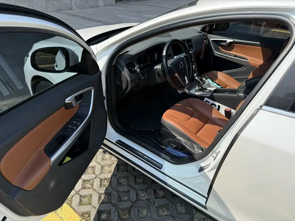 Volvo S60 — миниатюра 5