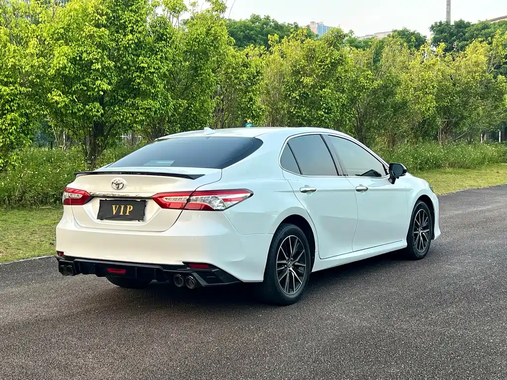 Toyota Camry — миниатюра 10