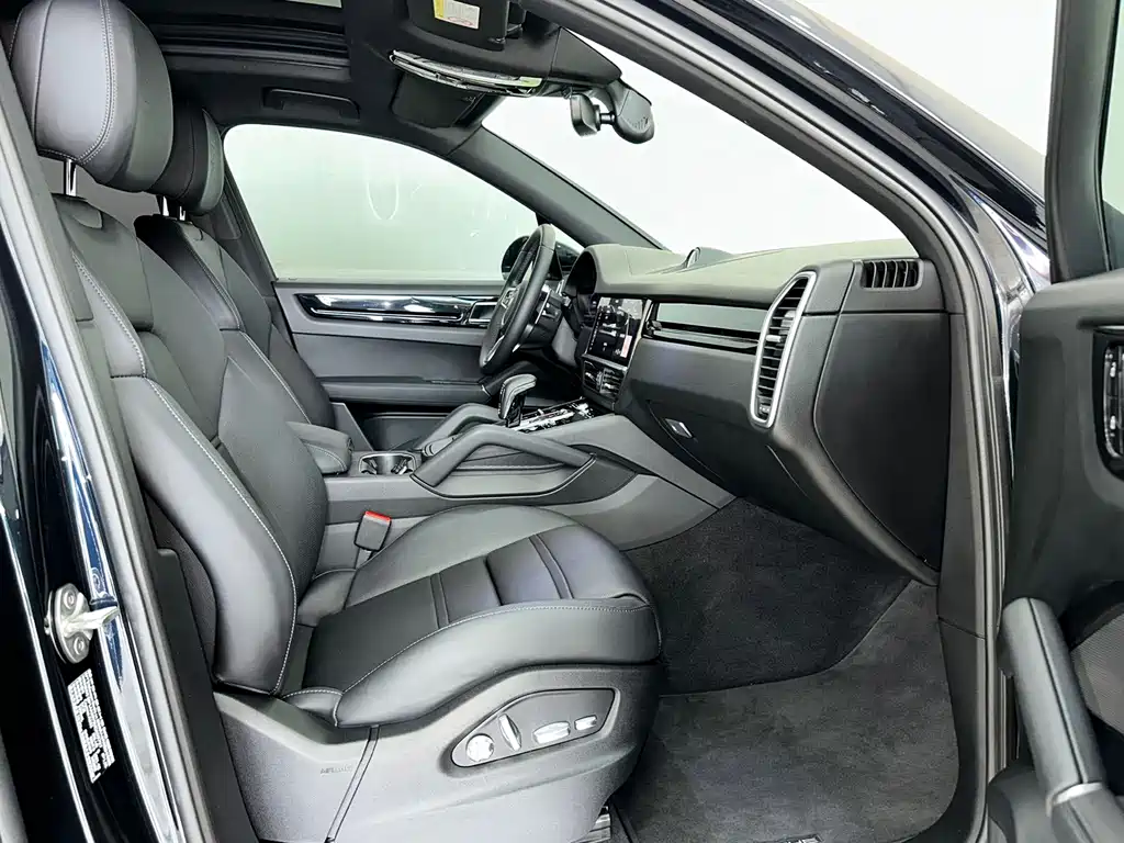 Porsche Cayenne — миниатюра 9