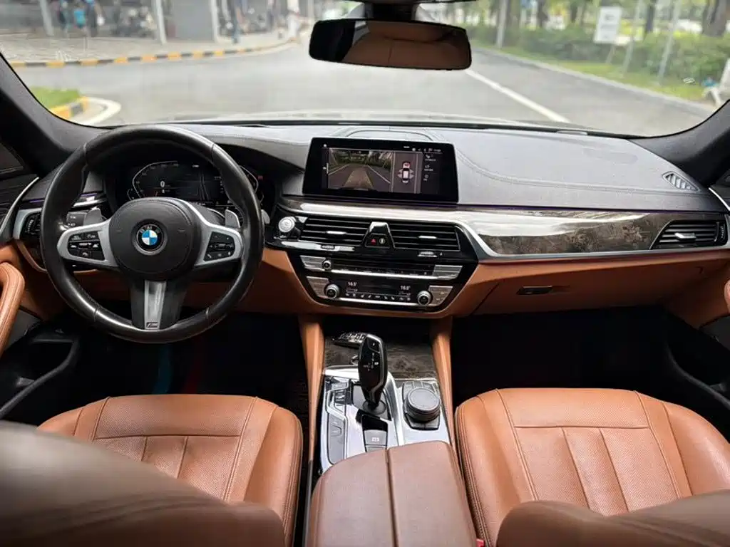 BMW 5 Series — миниатюра 9