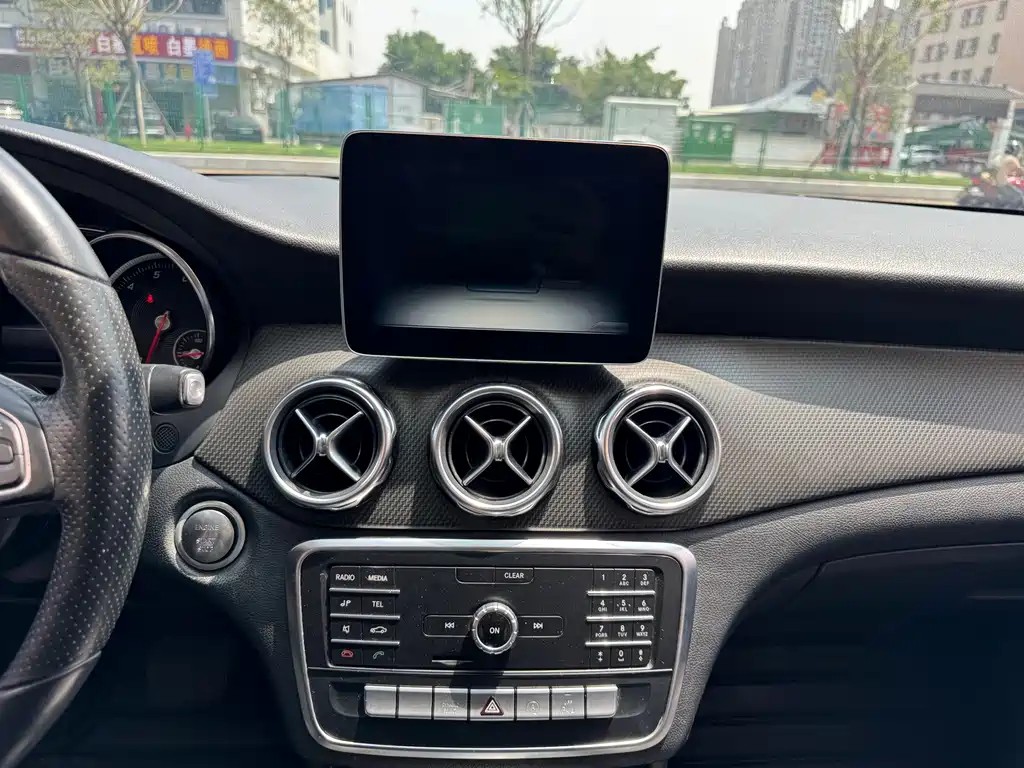 Mercedes-Benz GLA — миниатюра 8