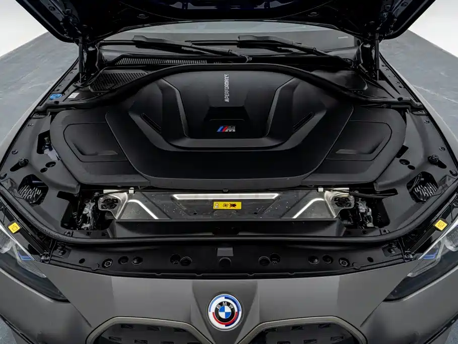BMW i4 — миниатюра 18