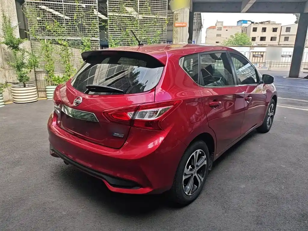 Nissan Tiida — миниатюра 7