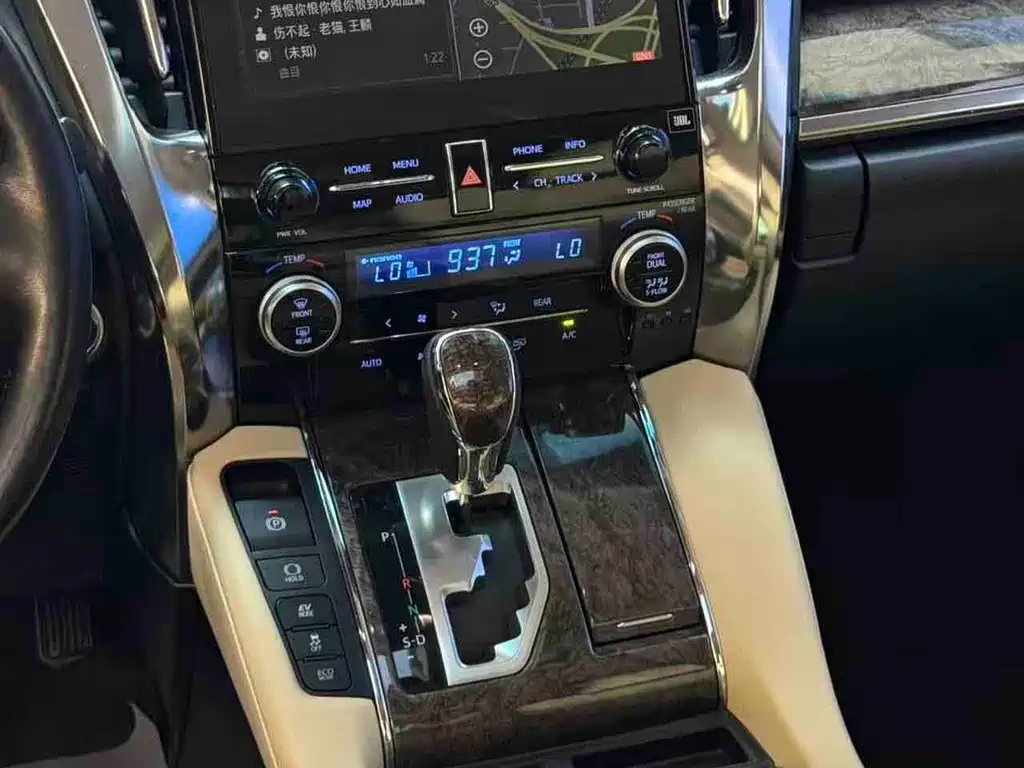 Toyota Vellfire — миниатюра 13
