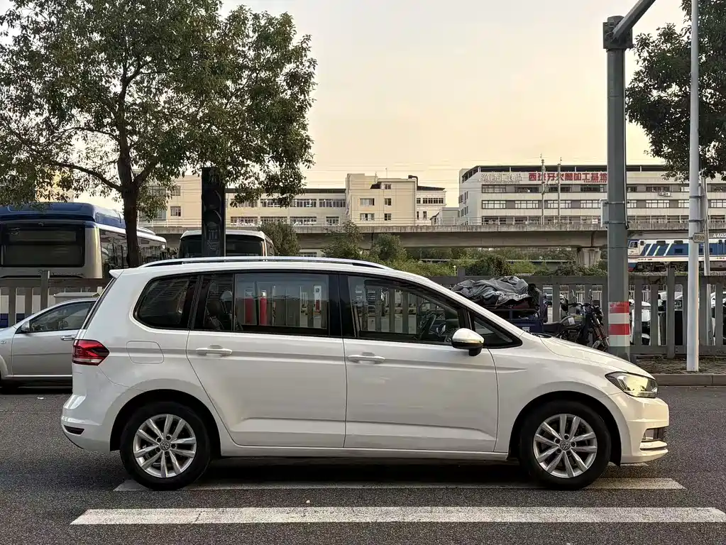 Volkswagen Touran — миниатюра 4