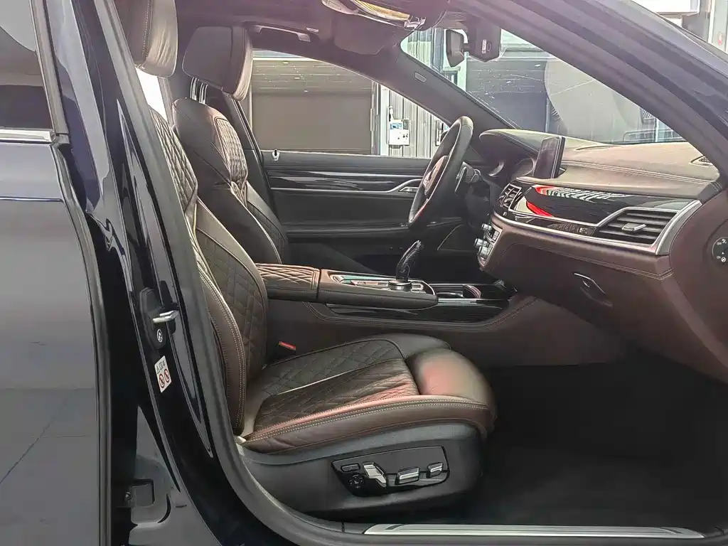 BMW 7 Series — миниатюра 15
