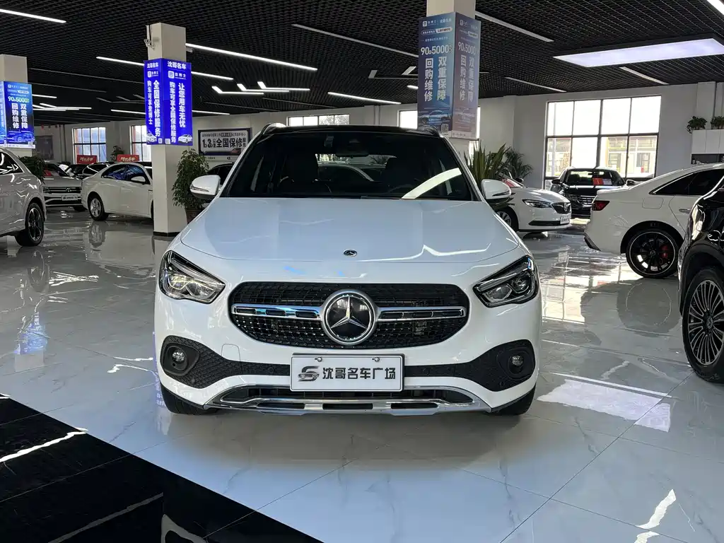 MERCEDES-BENZ GLA