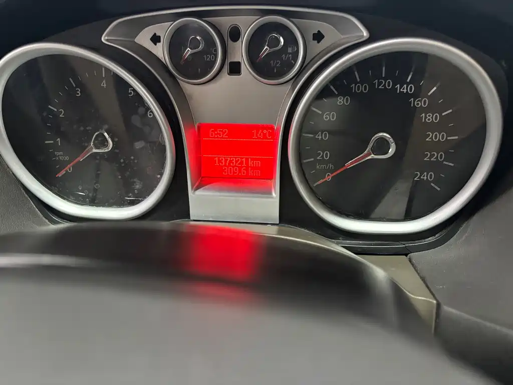 Ford Focus 2013 1.8L AT