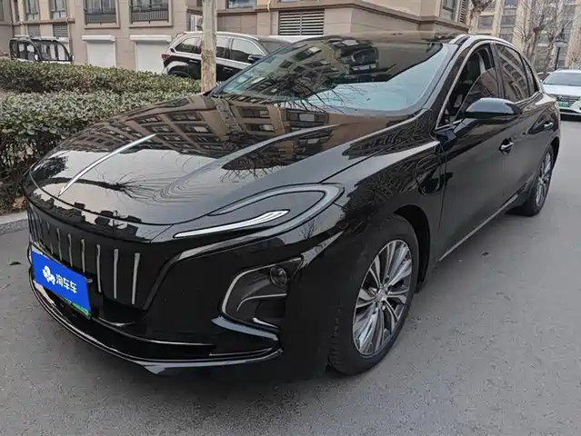 RED FLAG HONGQI E QM5 2023