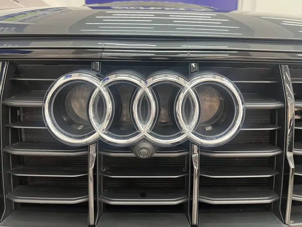 AUDI  Q7